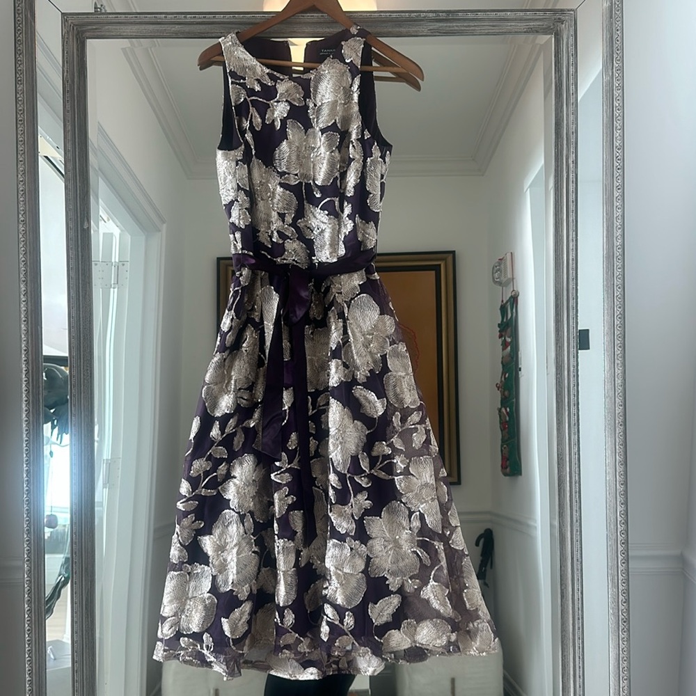 Beautiful Tahari cocktail dress